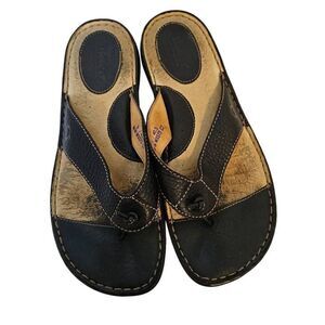 Born womens sandals, black leather. Size 9.